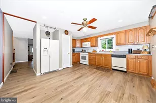 20603 Bluebird Ave, Hagerstown, MD 21742 - Photo 13