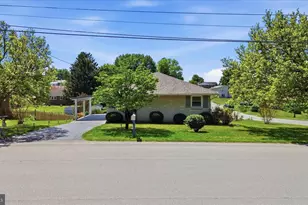 12037 Ronnie Dr, Hagerstown, MD 21742 - Photo 3