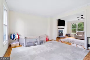 11411 Woodview Dr, Hagerstown, MD 21742 - Photo 9