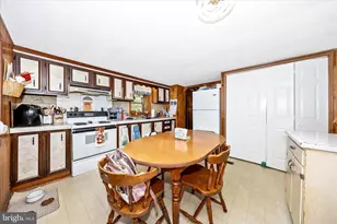 9607 Crystal Falls Dr, Hagerstown, MD 21740 - Photo 11