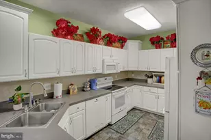 240 Sunbrook Ln, Hagerstown, MD 21742 - Photo 13
