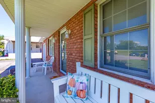 12225 W Lawn Ln, Hagerstown, MD 21740 - Photo 7