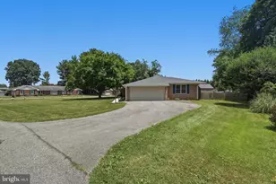 19103 Woodhill Dr, Hagerstown, MD 21742 - Photo 5