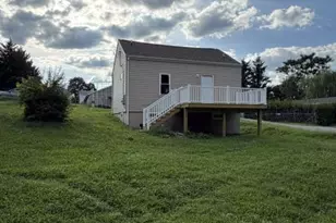 126 Fairview Dr, Hancock, MD 21750 - Photo 5
