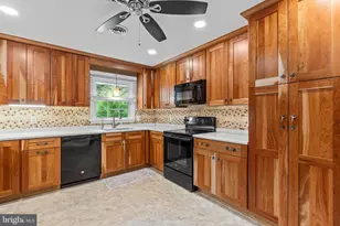 10107 Melody Ln, Hagerstown, MD 21740 - Photo 11