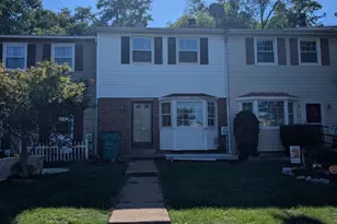 215 Queen Annes Ct, Hagerstown, MD 21740 - Photo 1