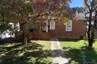 122 N Mont Valla Ave, Hagerstown, MD 21740 - Photo 1