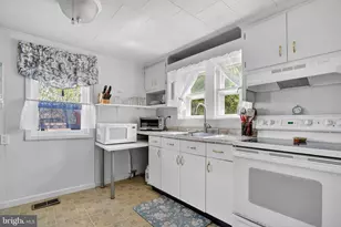 4214 Main St, Chincoteague Island, VA 23336 - Photo 17
