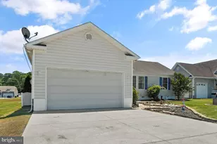 2353 Yardarm Dr, Greenbackville, VA 23356 - Photo 3