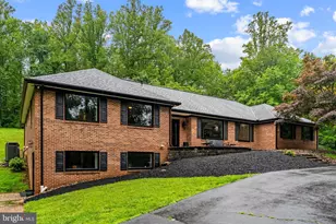 5920 Hunton Wood Dr, Broad Run, VA 20137 - Photo 9