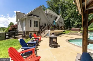 6729 Breezy Dr, Warrenton, VA 20187 - Photo 13