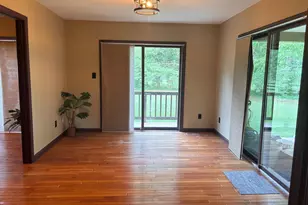 10414 Skyline Ave, Midland, VA 22728 - Photo 7