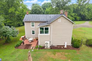 9565 Woodbrook Ln, Midland, VA 22728 - Photo 7