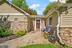 8256 Lock Ln, Warrenton, VA 20186 - Photo 3