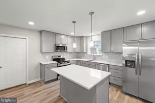 109 Sycamore Pl, Cross Junction, VA 22625 - Photo 9