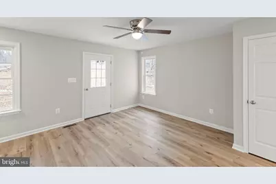 109 Sycamore Place, Cross Junction, VA 22625 - Photo 5