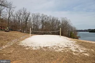 109 Sycamore Pl, Cross Junction, VA 22625 - Photo 9