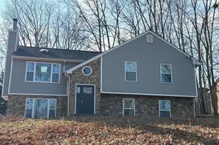 1220 Lakeview Dr, Cross Junction, VA 22625 - Photo 1