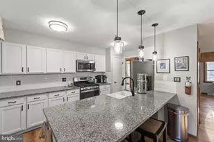 104 Greenwood Ct, Cross Junction, VA 22625 - Photo 5