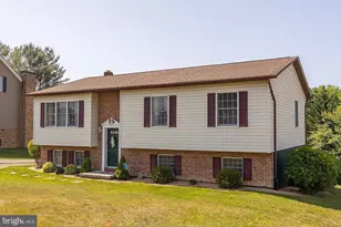 202 Masters Dr, Cross Junction, VA 22625 - Photo 3