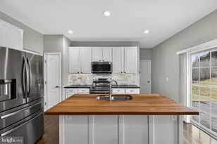 113 Colonial Dr, Cross Junction, VA 22625 - Photo 11