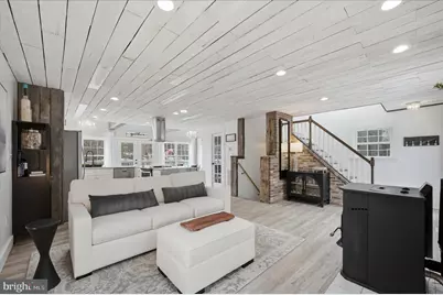 1239 Lakeview Dr, Cross Junction, VA 22625 - Photo 9