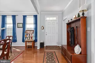 1041 W Masters Dr, Cross Junction, VA 22625 - Photo 3