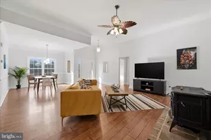 634 Lakeview Dr, Cross Junction, VA 22625 - Photo 11