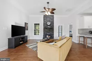 634 Lakeview Dr, Cross Junction, VA 22625 - Photo 9