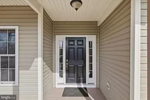 634 Lakeview Dr, Cross Junction, VA 22625 - Photo 7