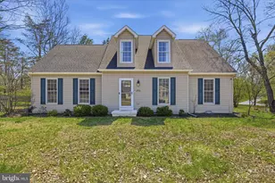 400 Lakeview Dr, Cross Junction, VA 22625 - Photo 1