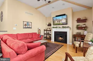 203 Northwood Cir, Cross Junction, VA 22625 - Photo 7