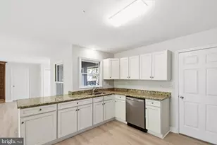 102 Northwood Cir, Cross Junction, VA 22625 - Photo 9
