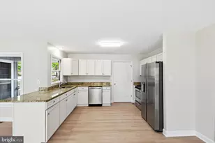 102 Northwood Cir, Cross Junction, VA 22625 - Photo 7