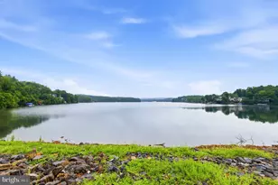 607 South Lakeview, Cross Junction, VA 22625 - Photo 3