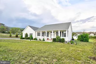 447 Plow Run Ln, Winchester, VA 22602 - Photo 3