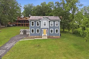 200 Fairway Cir, Cross Junction, VA 22625 - Photo 1