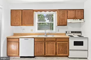 820 Locust St, Stephens City, VA 22655 - Photo 9