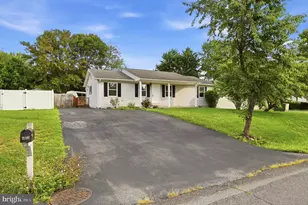 303 Hackberry Dr, Stephens City, VA 22655 - Photo 3