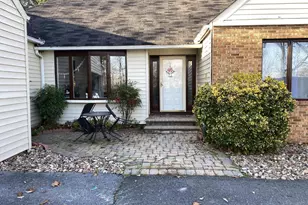 206 Fairway Cir, Cross Junction, VA 22625 - Photo 3