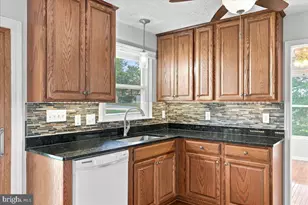 409 Sunset Cir, Cross Junction, VA 22625 - Photo 15