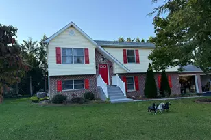 217 Montgomery Cir, Stephens City, VA 22655 - Photo 1