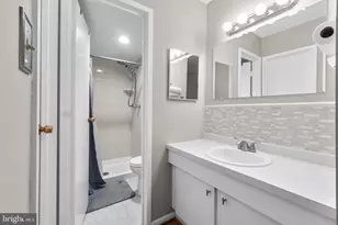 11735 Ledura Ct, Reston, VA 20191 - Photo 19