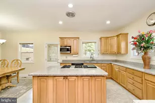 7801 Ridgewood Dr, Annandale, VA 22003 - Photo 23