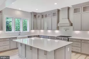 9017 Ellenwood Ln, Fairfax, VA 22032 - Photo 19