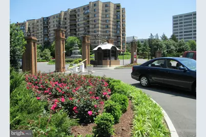 8360 Greensboro Drive #208, McLean, VA 22102 - Photo 3