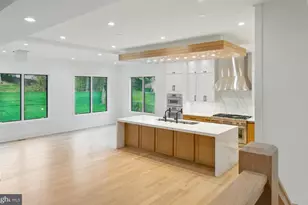 103 St Andrews Dr NE, Vienna, VA 22180 - Photo 9