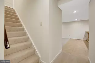 933 Holly Creek Dr, Great Falls, VA 22066 - Photo 39