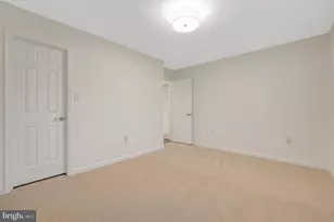 933 Holly Creek Dr, Great Falls, VA 22066 - Photo 37