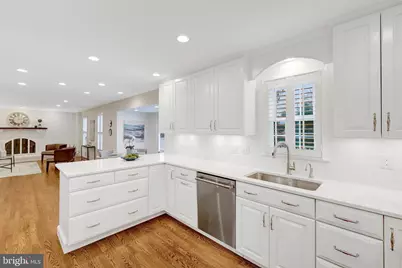 933 Holly Creek Drive, Great Falls, VA 22066 - Photo 15